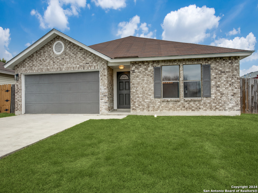 8307 PINE MEADOW DR   Converse TX 78109-3305