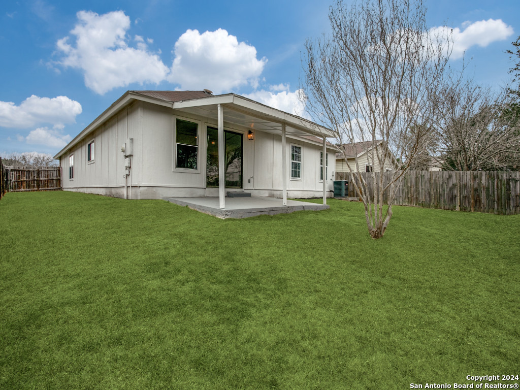 8307 PINE MEADOW DR   Converse TX 78109-3305