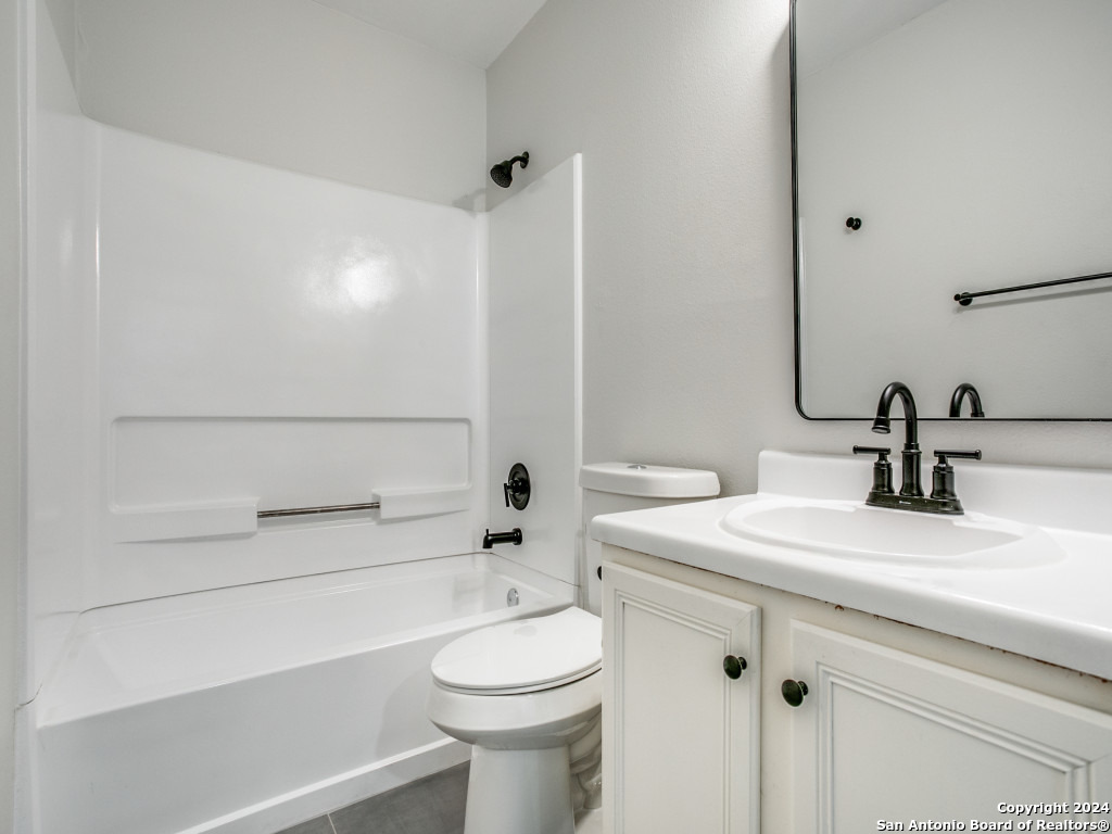 8307 PINE MEADOW DR   Converse TX 78109-3305