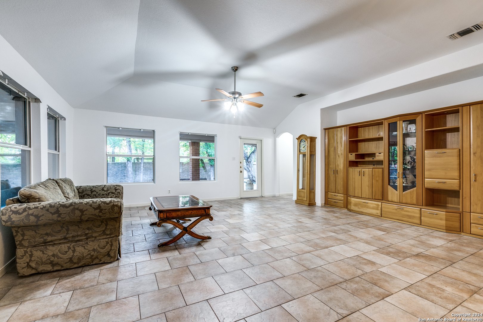 10 OAKWELL FARMS PKWY   San Antonio TX 78218-1780