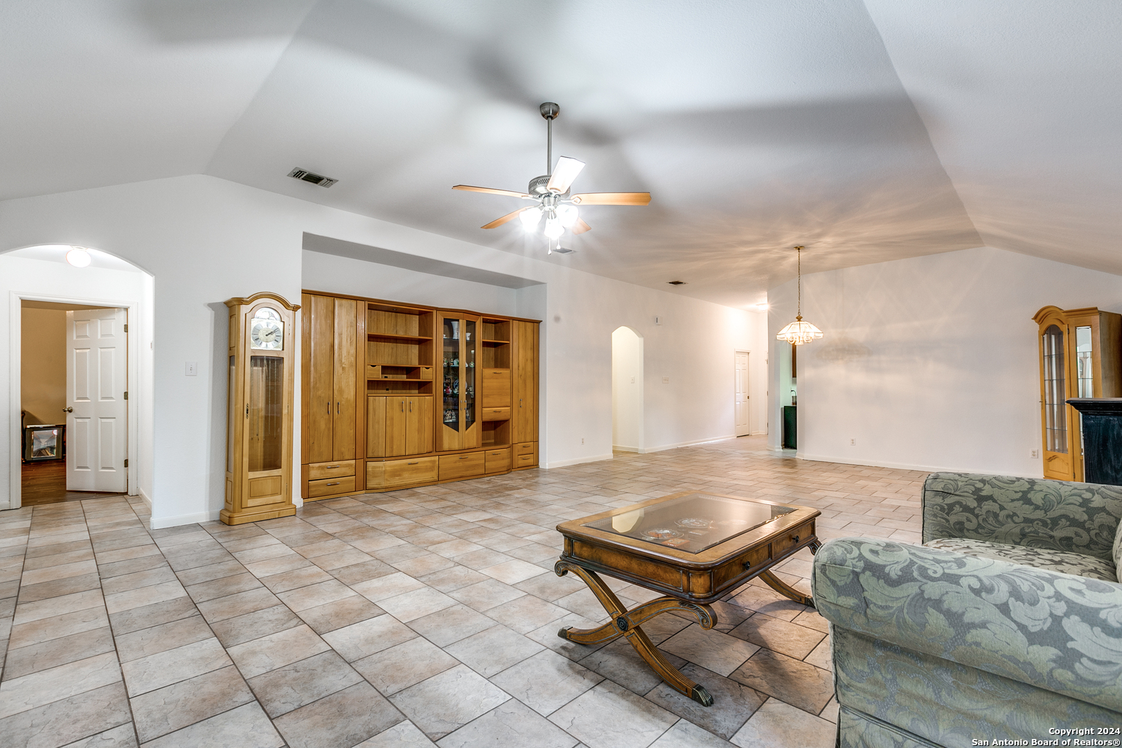 10 OAKWELL FARMS PKWY   San Antonio TX 78218-1780