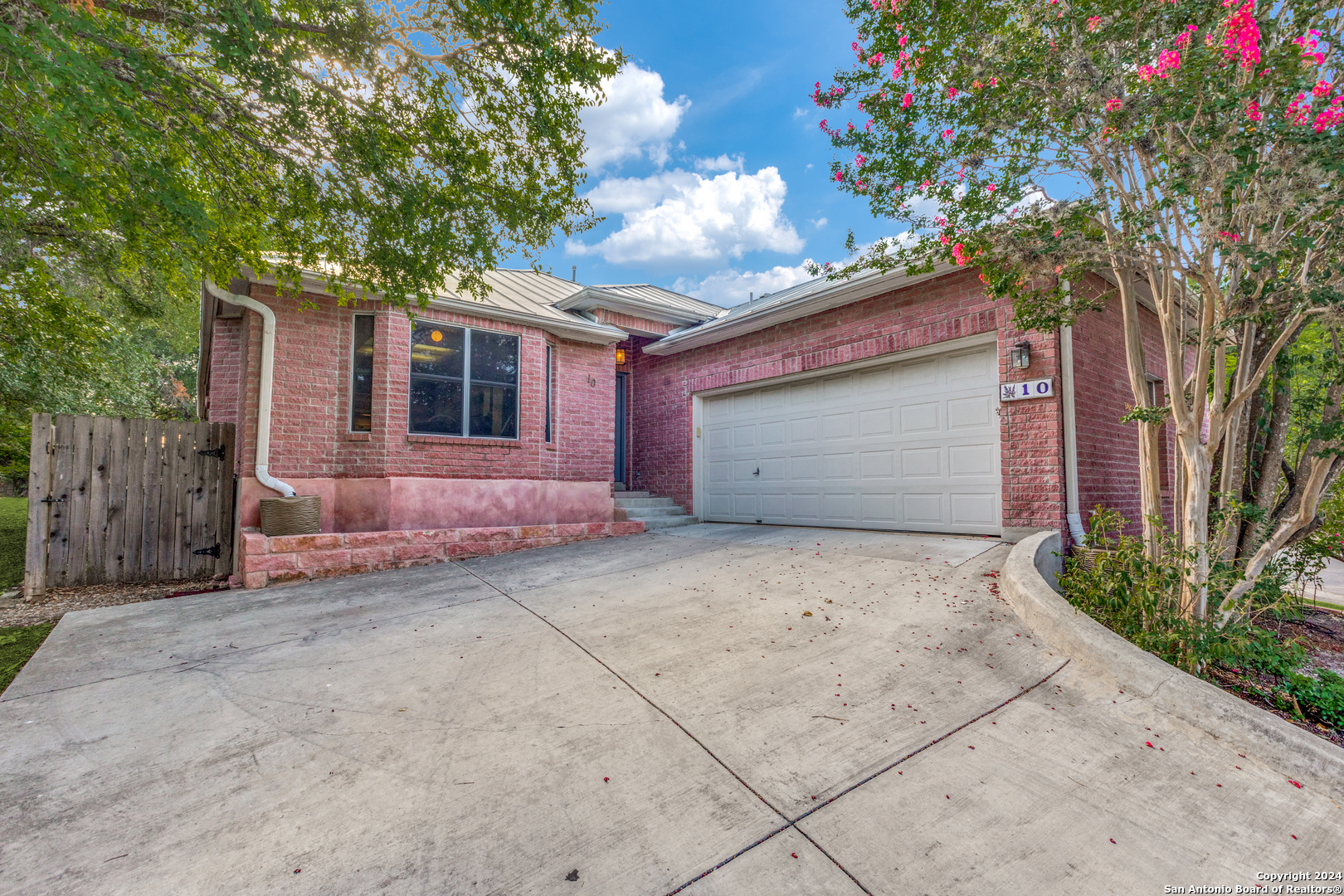 10 OAKWELL FARMS PKWY   San Antonio TX 78218-1780