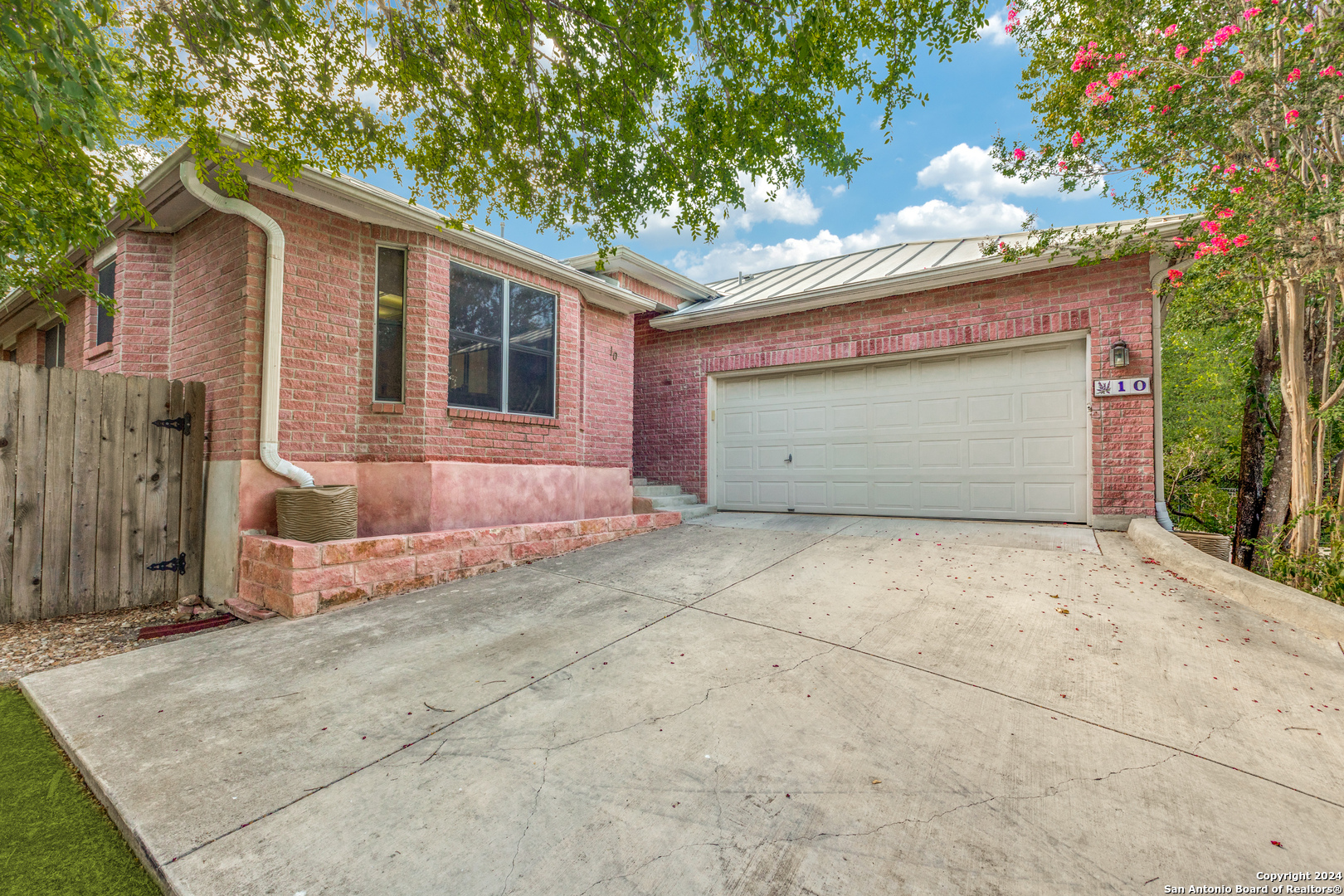 10 OAKWELL FARMS PKWY   San Antonio TX 78218-1780