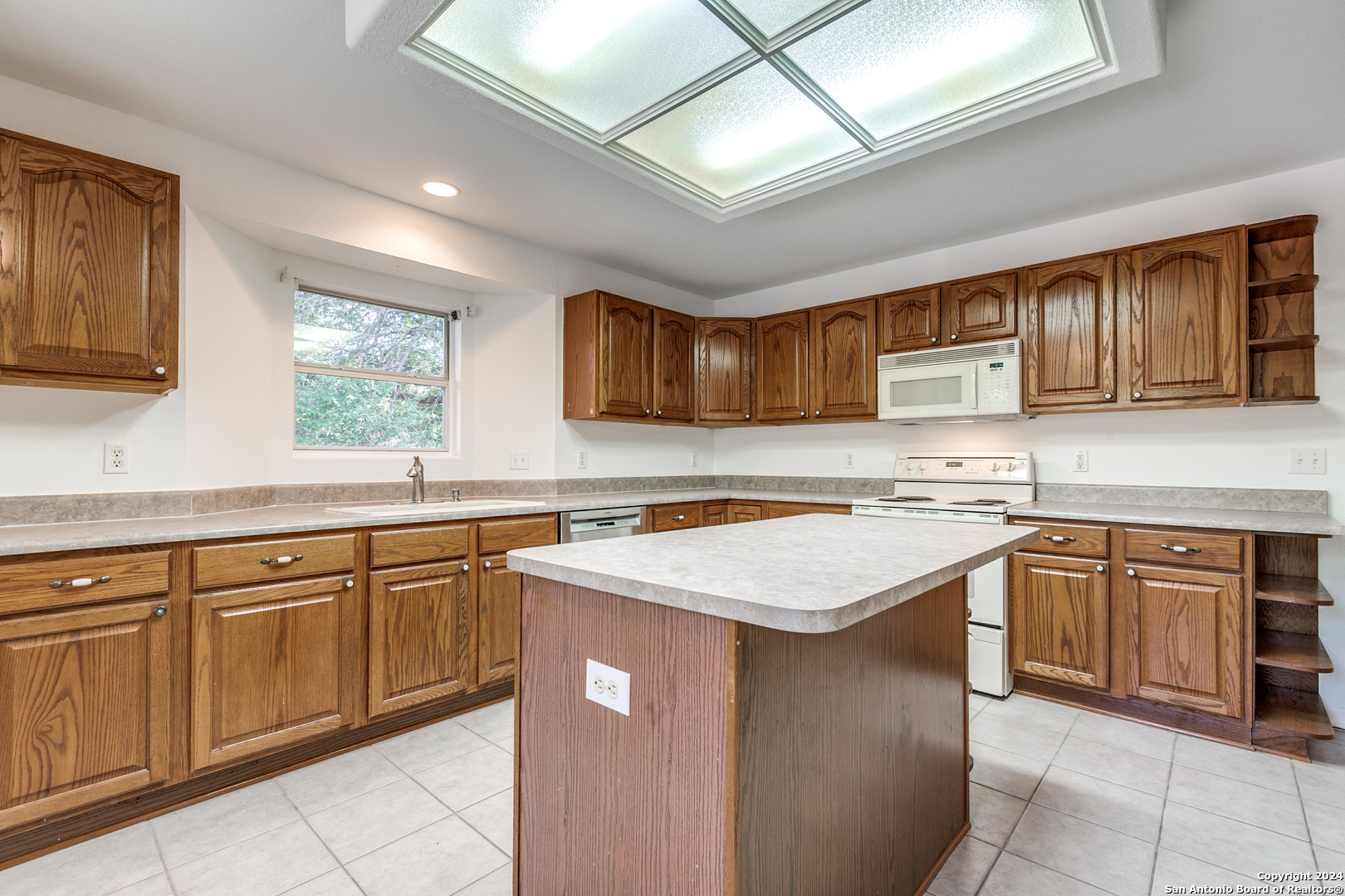 10 OAKWELL FARMS PKWY   San Antonio TX 78218-1780