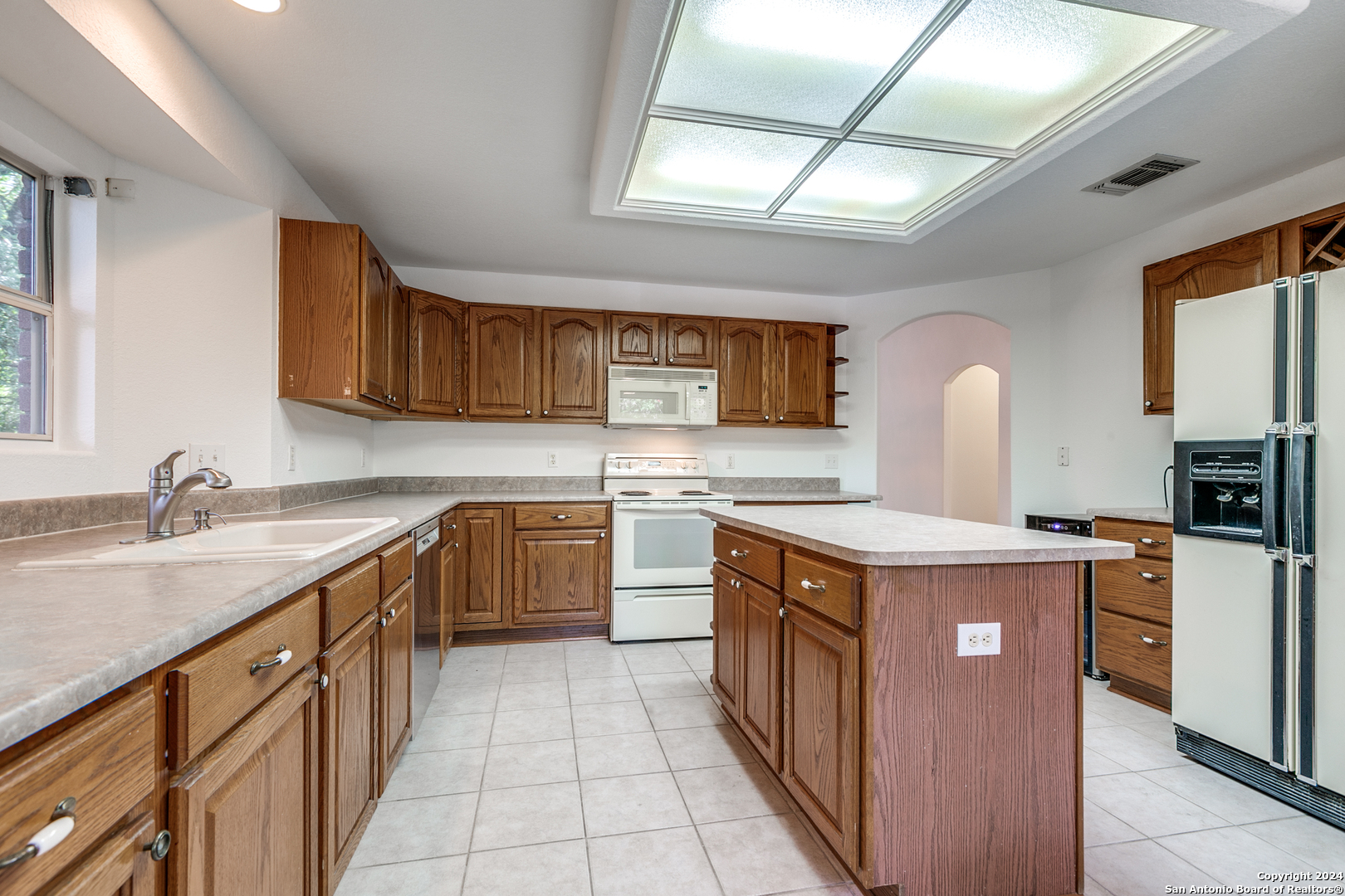 10 OAKWELL FARMS PKWY   San Antonio TX 78218-1780