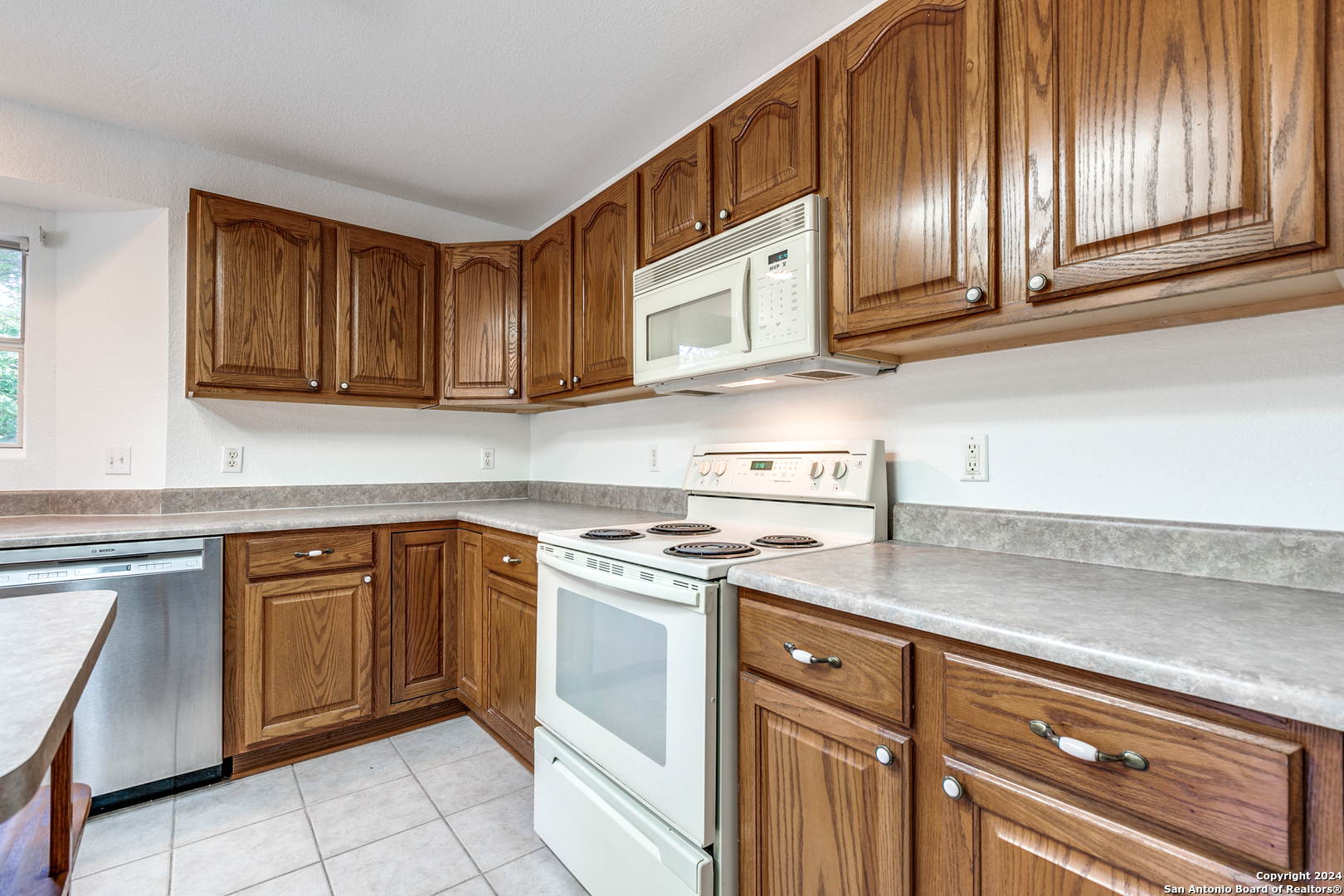 10 OAKWELL FARMS PKWY   San Antonio TX 78218-1780
