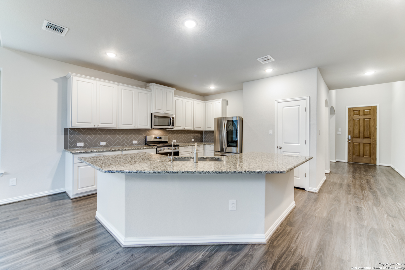 213 ASPEN DR, Boerne, TX 78006