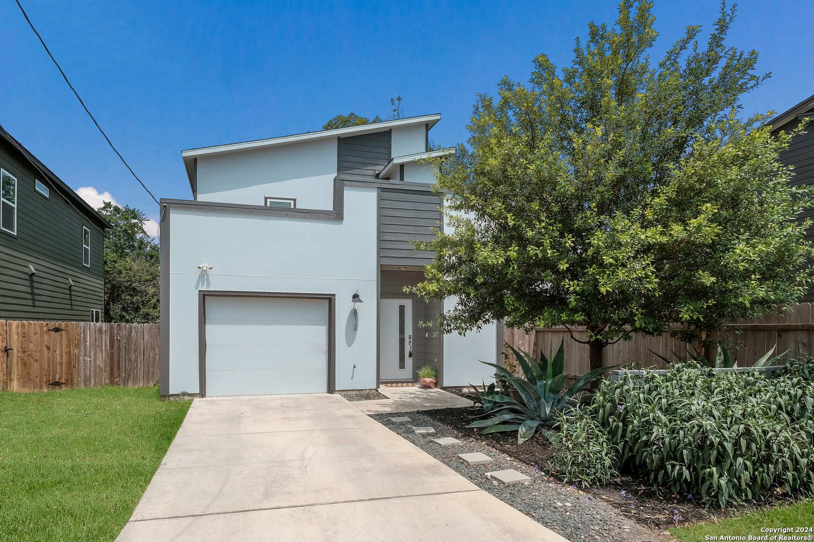 Photo 1 of Sale Pending at 812 N Gevers St, San Antonio, TX 78202 | MLS# 1873272 | Listing updated on 2025-09-13