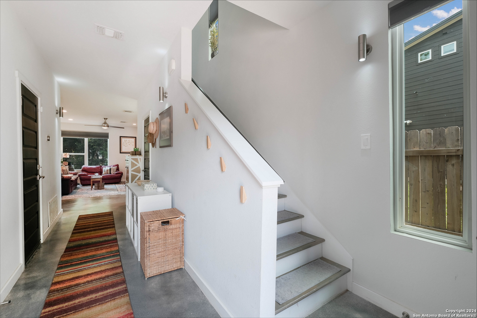Photo 3 of Sale Pending at 812 N Gevers St, San Antonio, TX 78202 | MLS# 1873272 | Listing updated on 2025-09-13