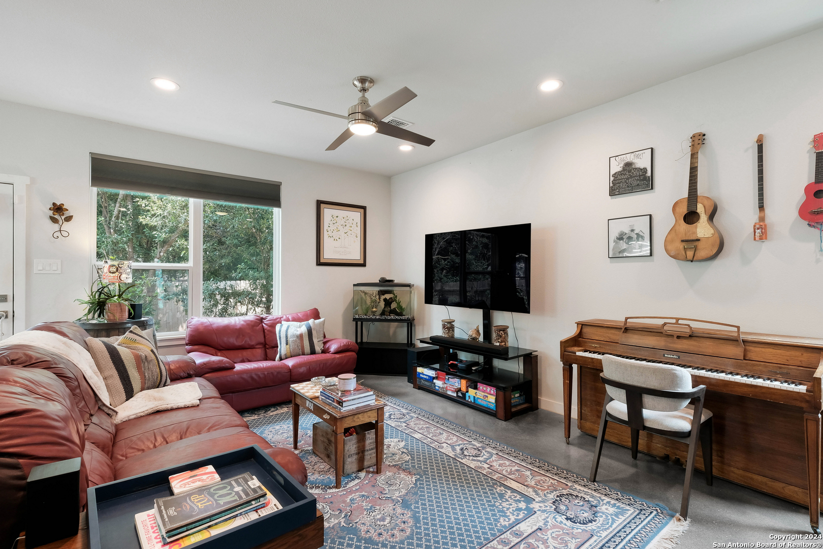 Photo 4 of Sale Pending at 812 N Gevers St, San Antonio, TX 78202 | MLS# 1873272 | Listing updated on 2025-09-13