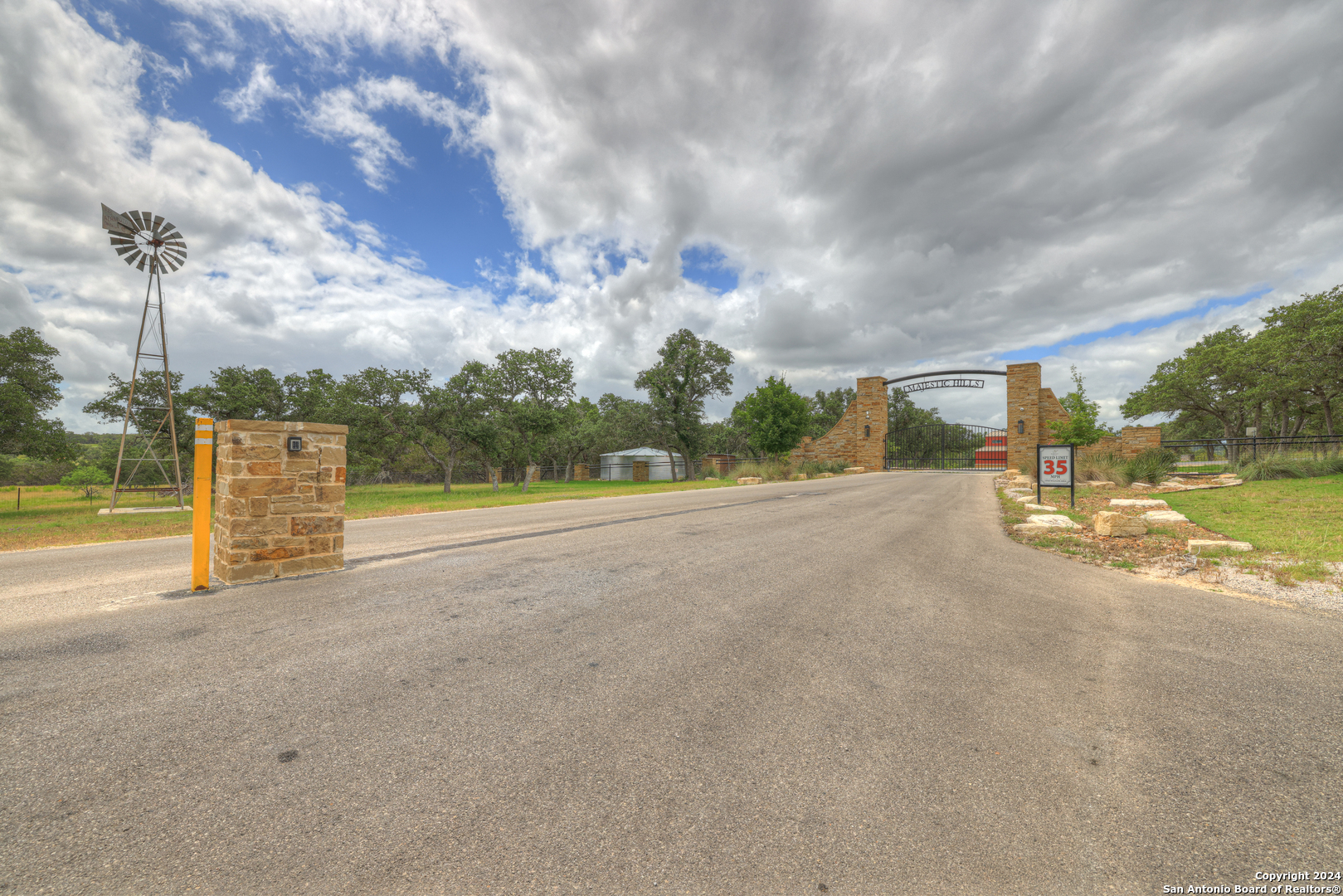 85 Majestic hills, Blanco, TX 78606