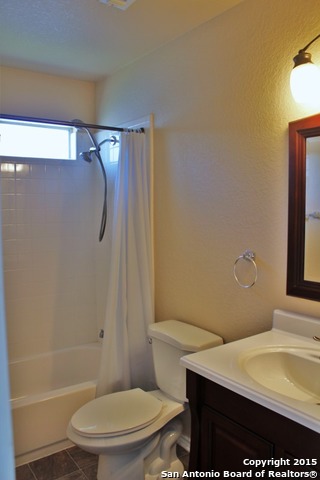 427 DIANA DR   Converse TX 78109-1133