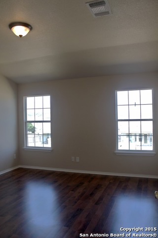 427 DIANA DR   Converse TX 78109-1133