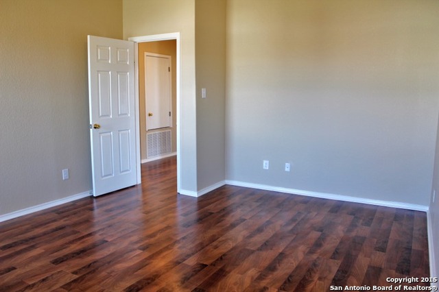 427 DIANA DR   Converse TX 78109-1133
