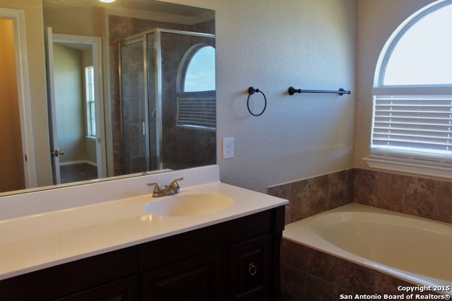 427 DIANA DR   Converse TX 78109-1133