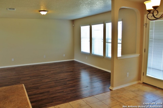 427 DIANA DR   Converse TX 78109-1133