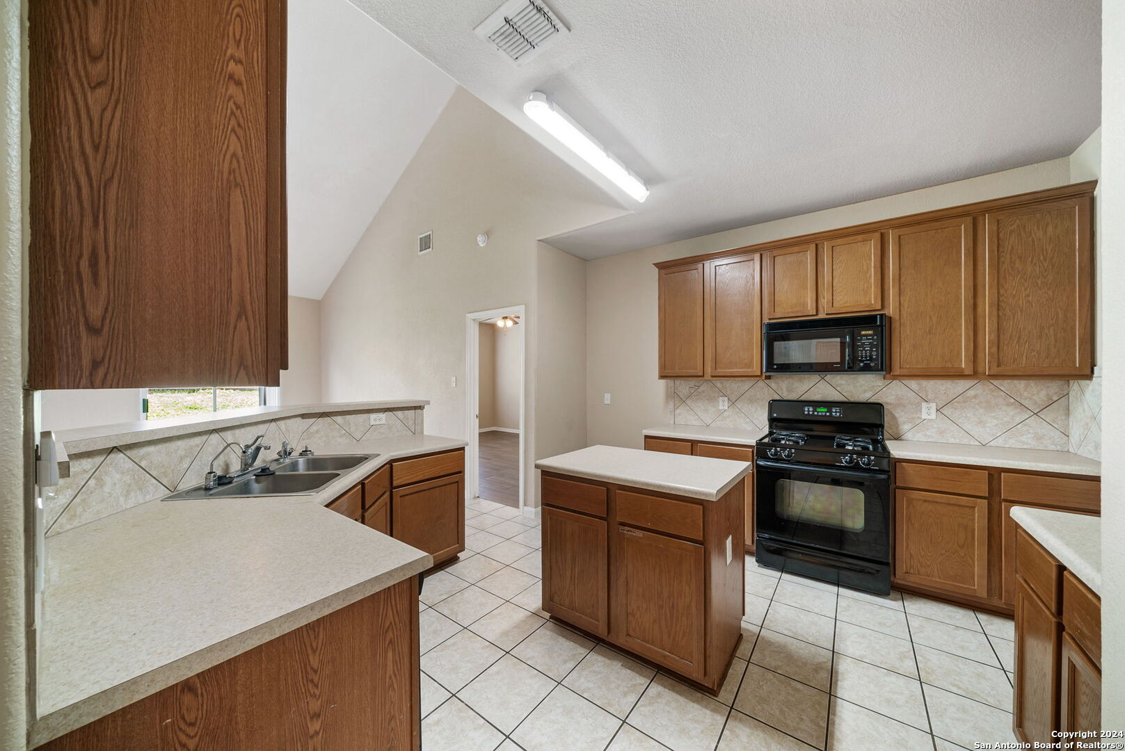 25811 Copperas Ln, San Antonio, TX 78260