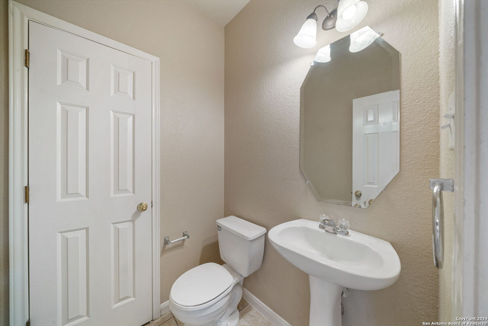 25811 Copperas Ln, San Antonio, TX 78260