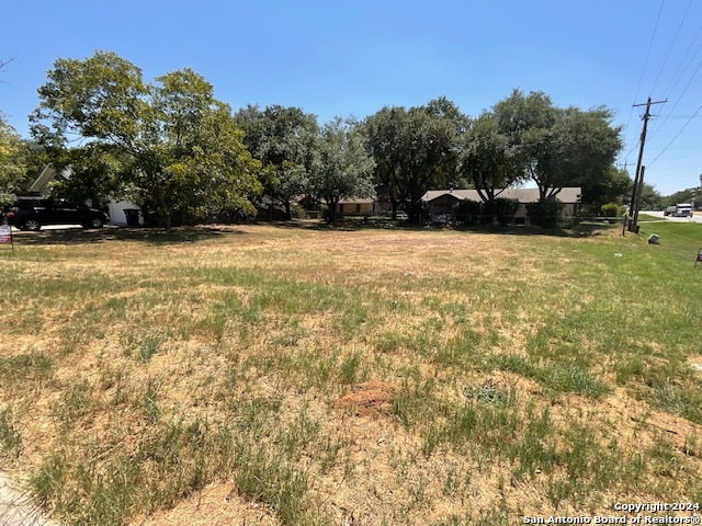 1003 JASMINE DR, Floresville, TX 78114