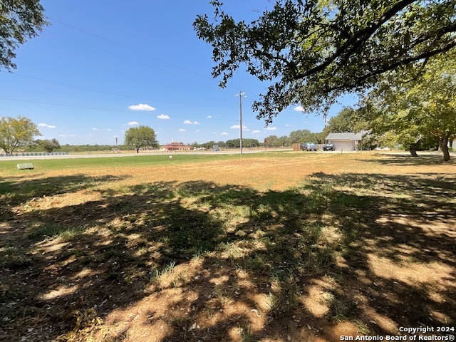 1003 JASMINE DR, Floresville, TX 78114