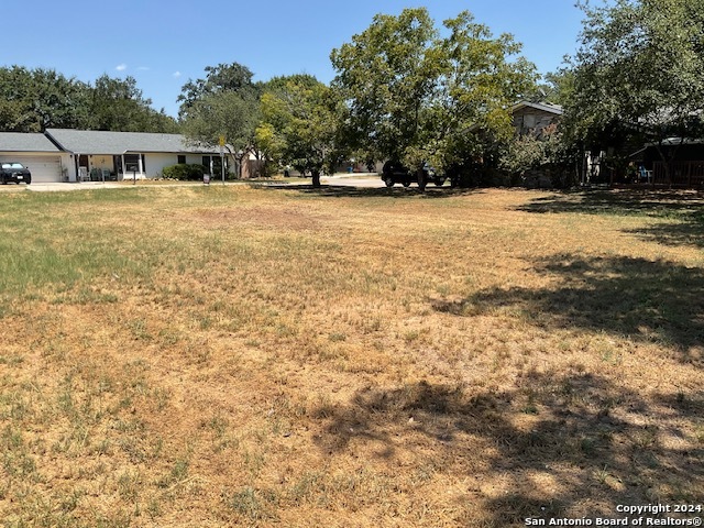 1003 JASMINE DR, Floresville, TX 78114