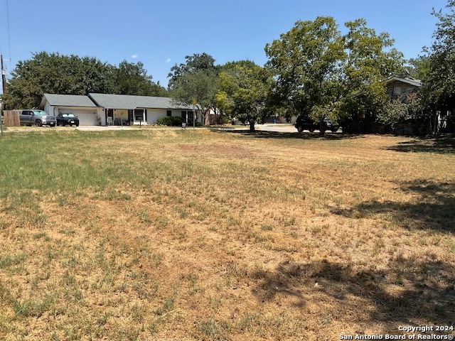 1003 JASMINE DR, Floresville, TX 78114