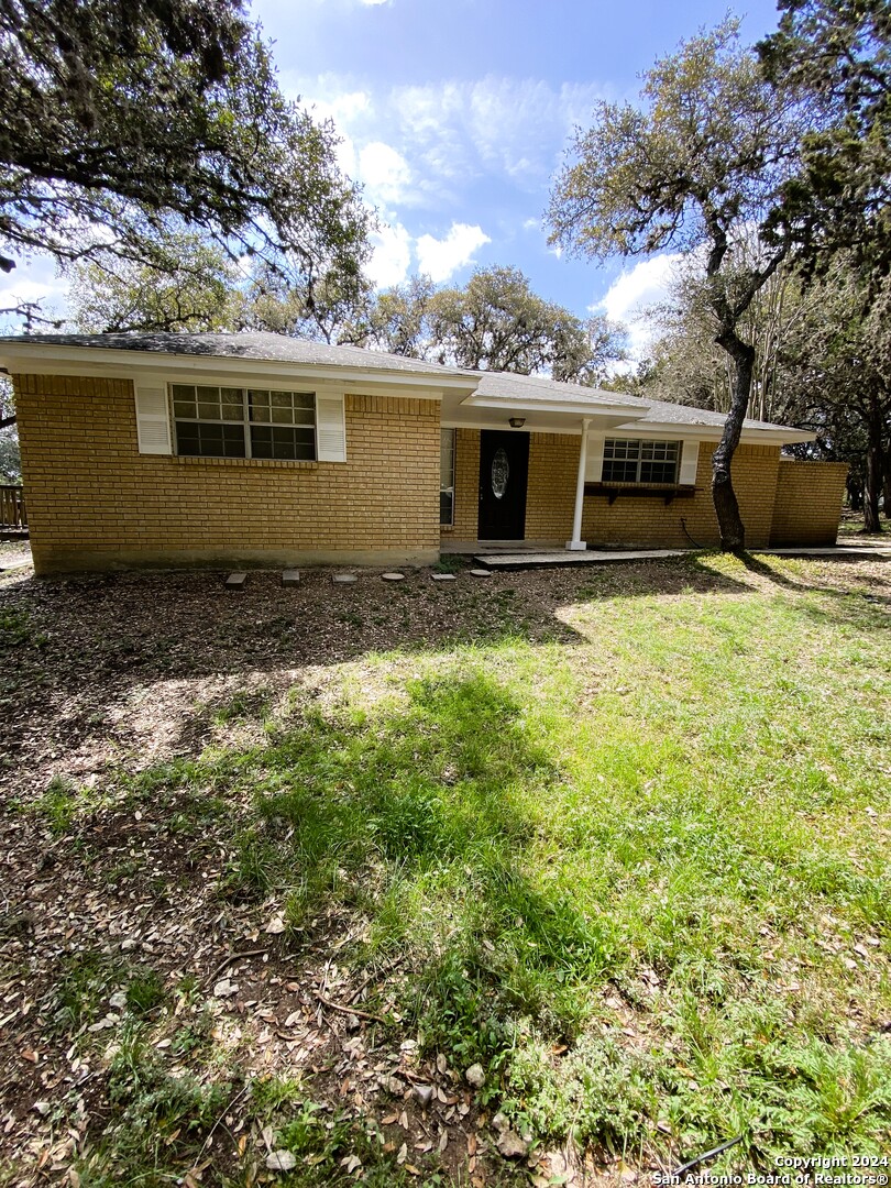 1251 PEBBLE BEACH RD, Lakehills, TX 78063