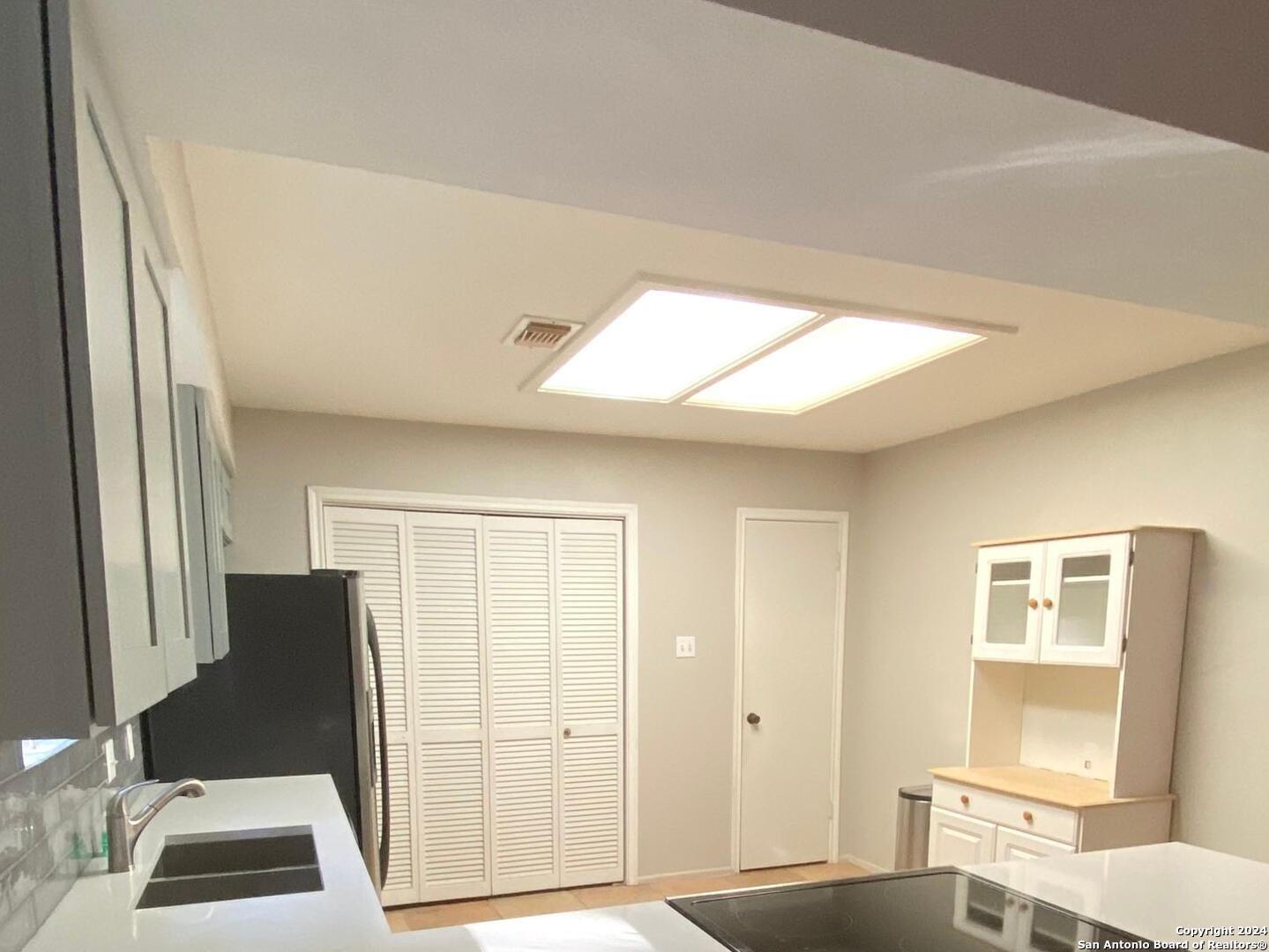 1251 PEBBLE BEACH RD, Lakehills, TX 78063