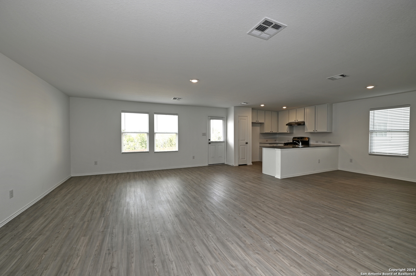 211 KAYDEN CT, Marion, TX 78124