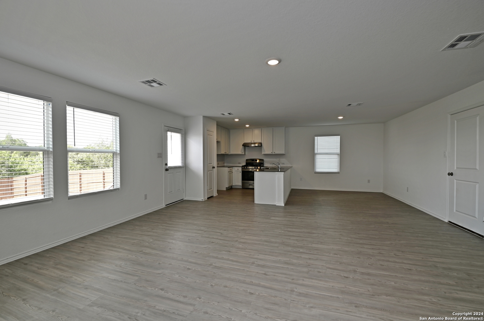 211 KAYDEN CT, Marion, TX 78124