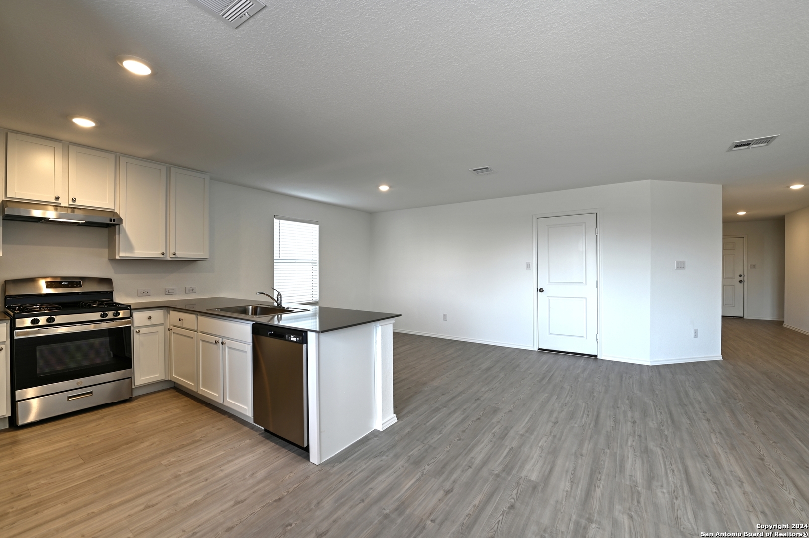 211 KAYDEN CT, Marion, TX 78124
