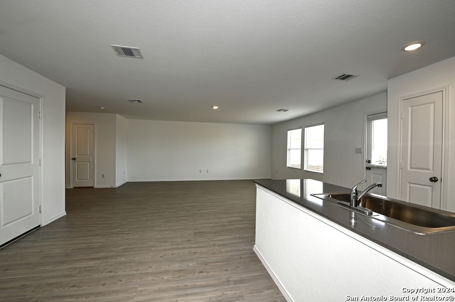 211 KAYDEN CT, Marion, TX 78124