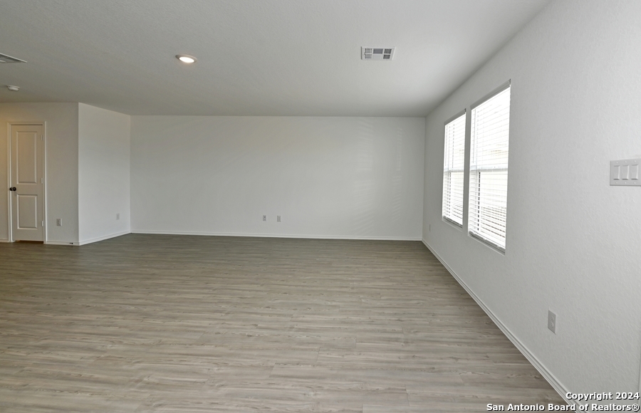 211 KAYDEN CT, Marion, TX 78124