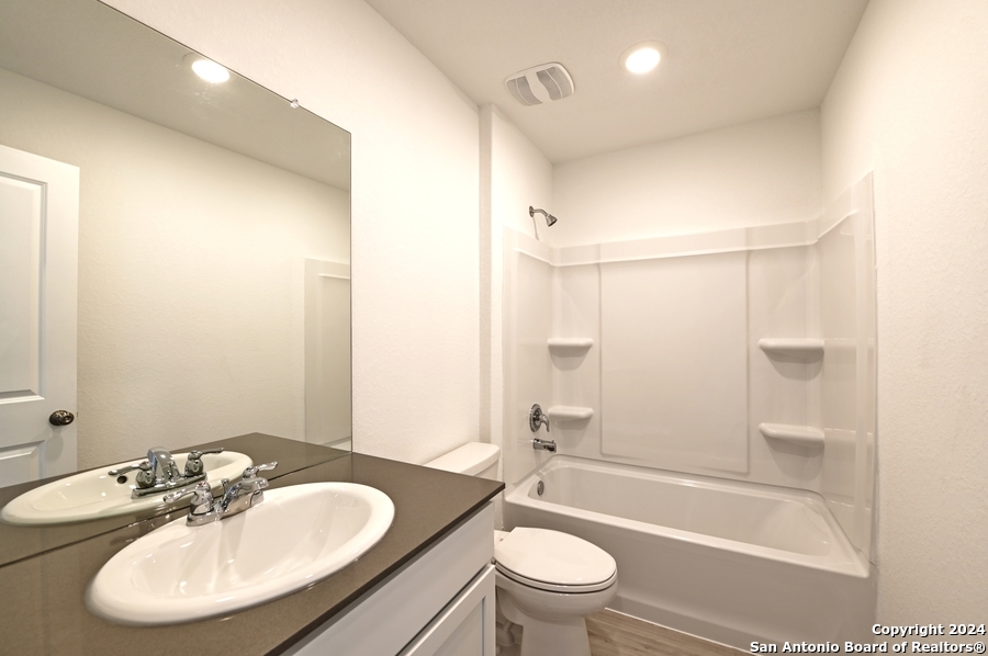211 KAYDEN CT, Marion, TX 78124