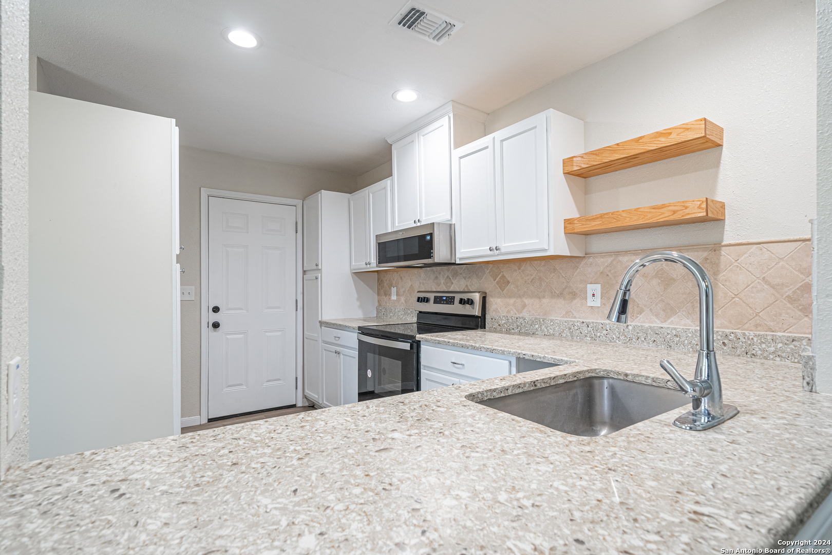 8310 Running Horse, San Antonio, TX 78242