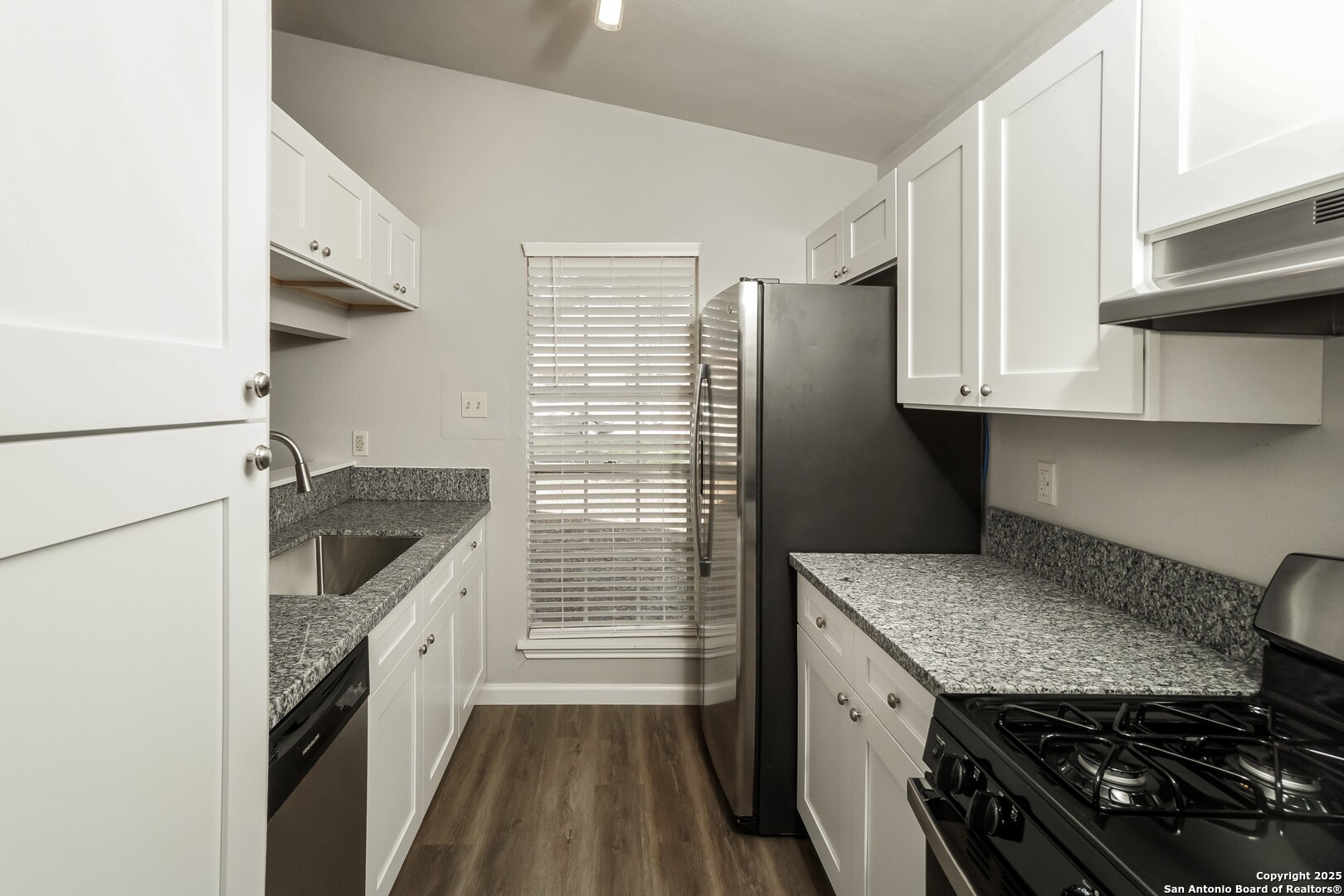 8858 MEADOW RANGE ST, San Antonio, TX 78250