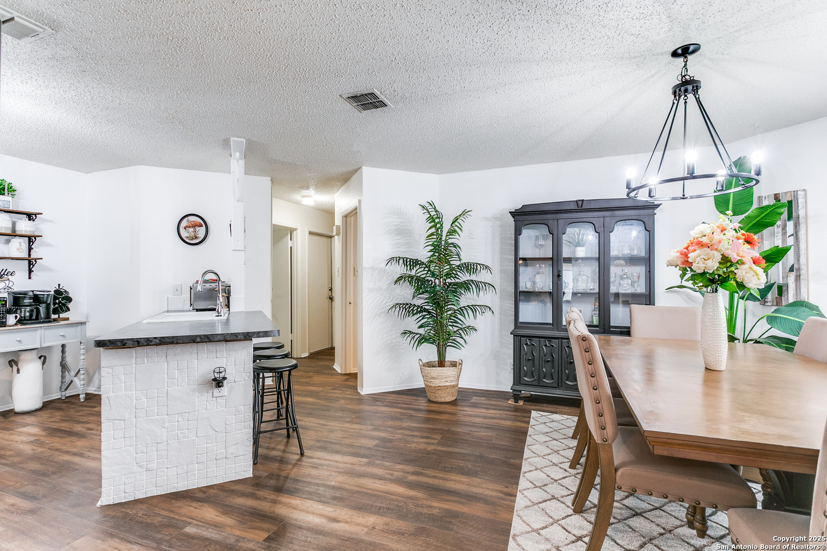 Kitchen / Dining area