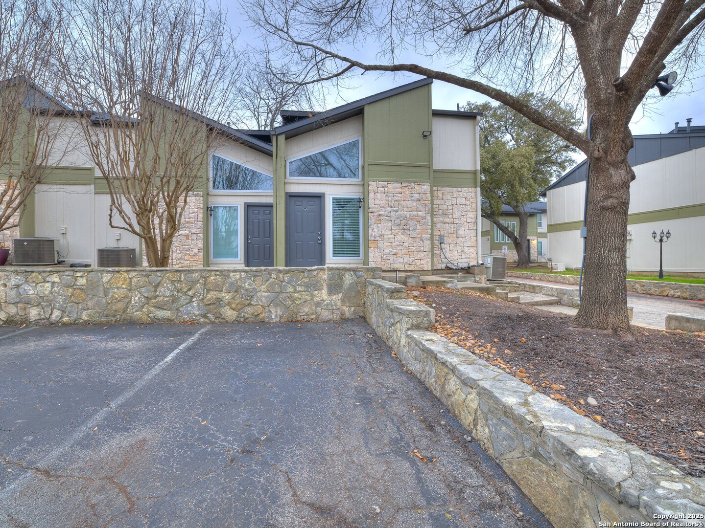 100 Lorenz Rd Listing Cover Image