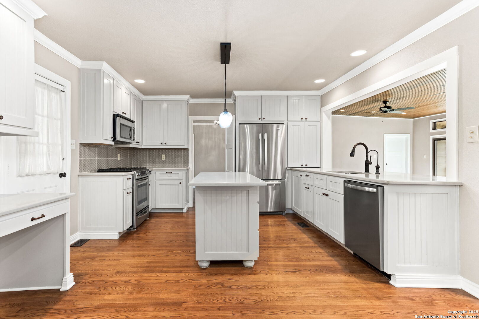 260 S HICKORY AVE, New Braunfels, TX 78130