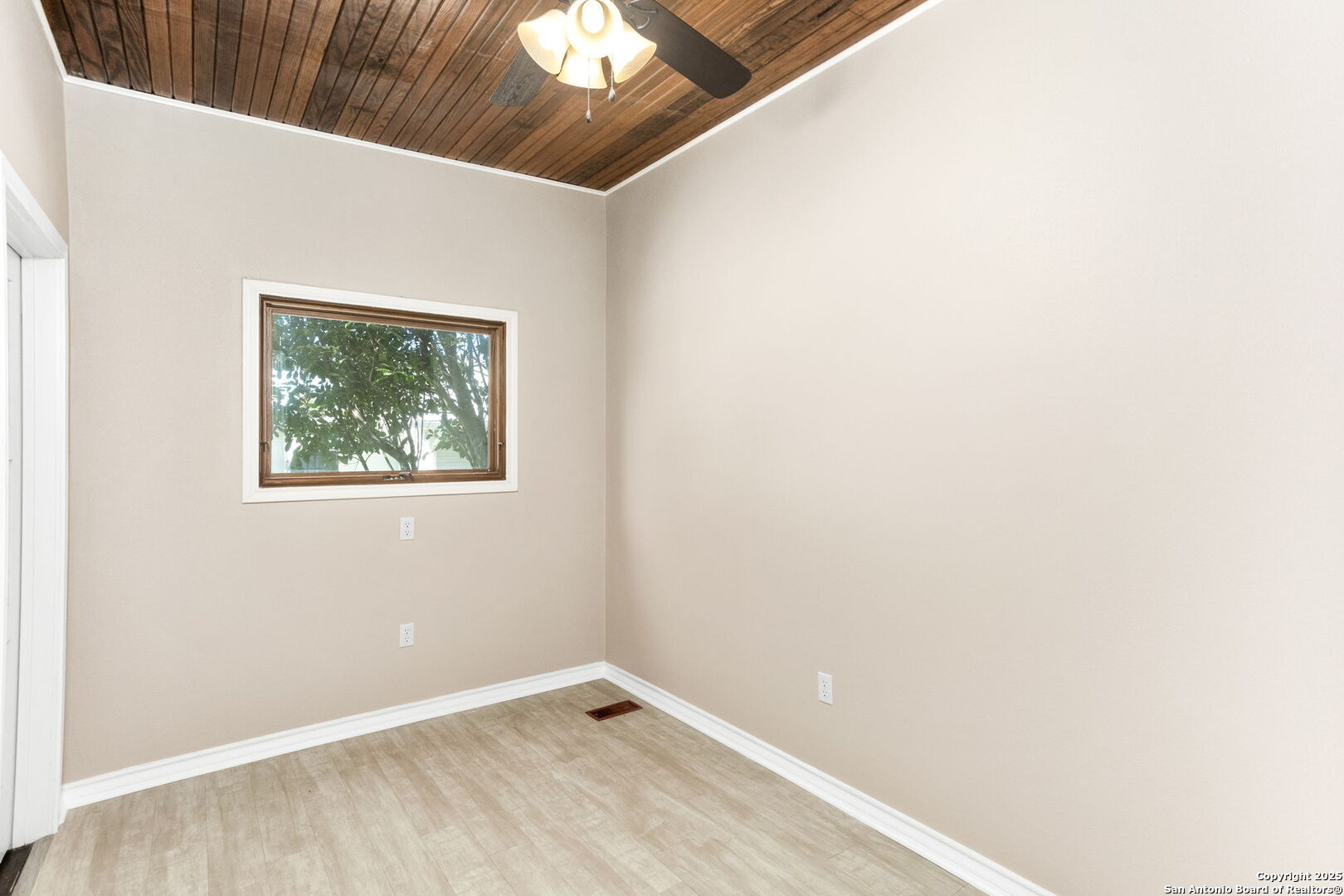 260 S HICKORY AVE, New Braunfels, TX 78130