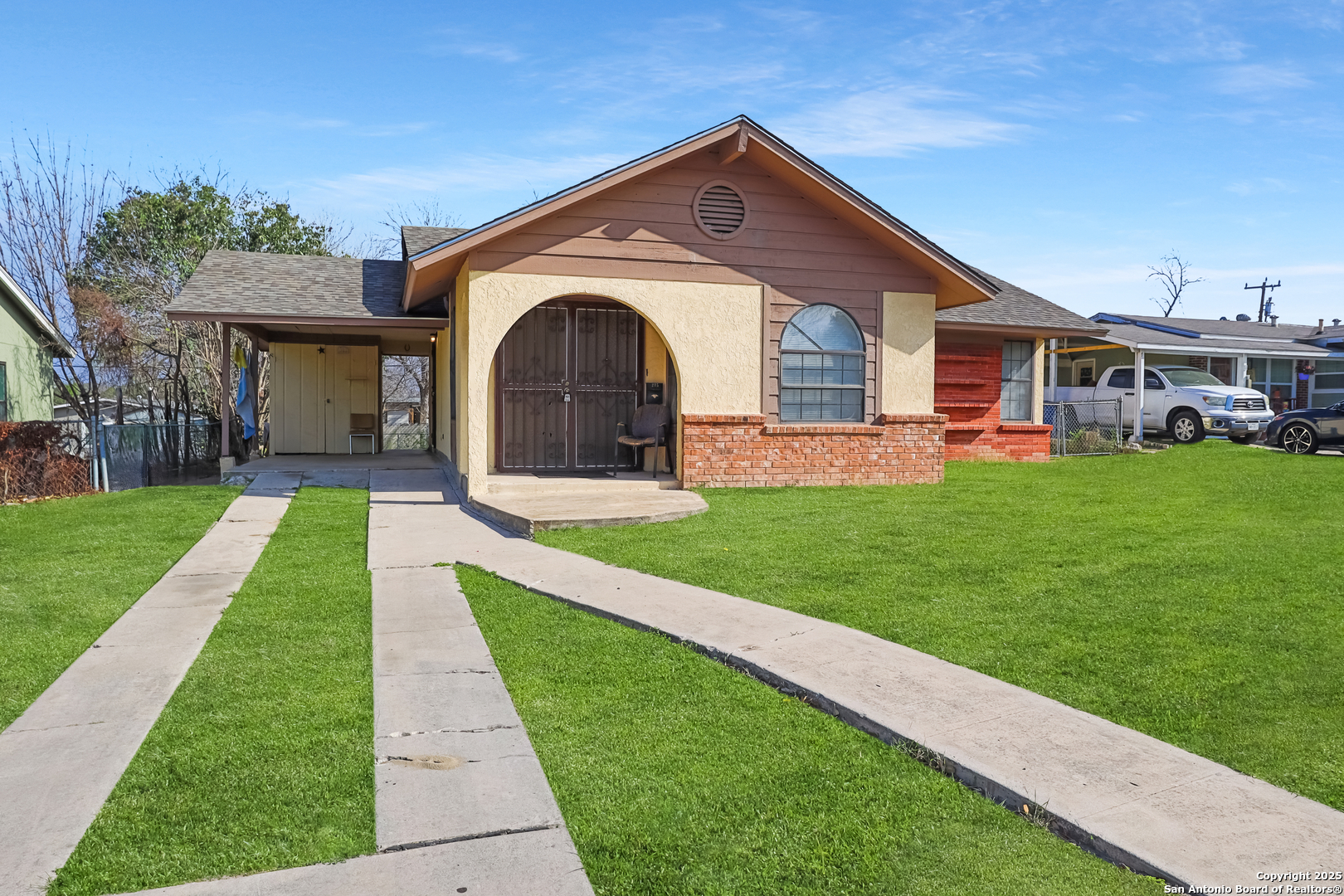 215 Birchwood Dr Listing Cover Image