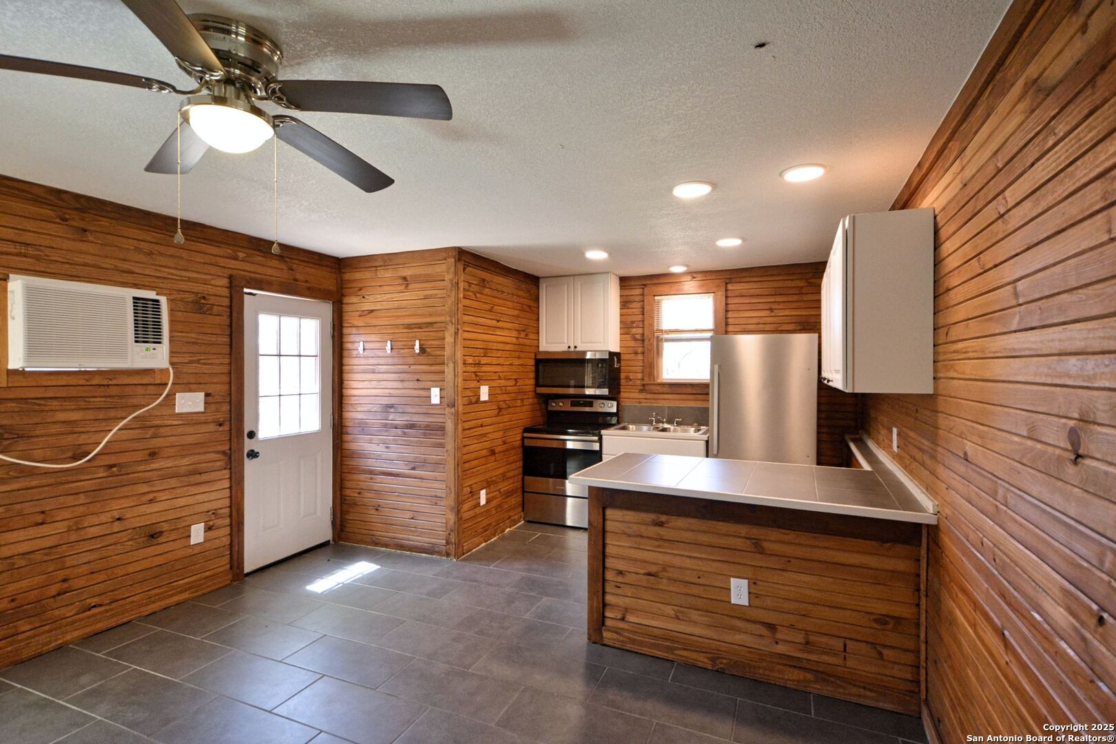 3174 BOON ST, Seguin, TX 78155
