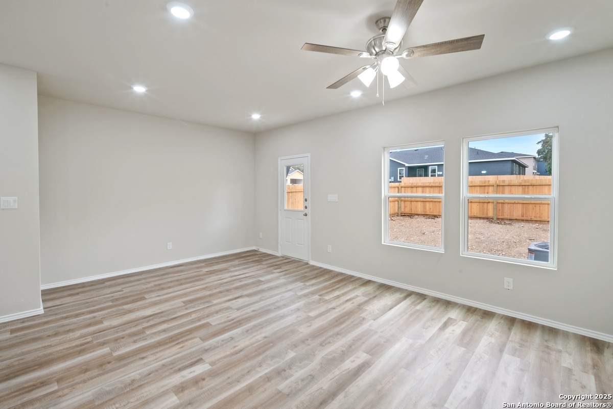 9193 DIETZ ELKHORN RD, #34, Boerne, TX 78015