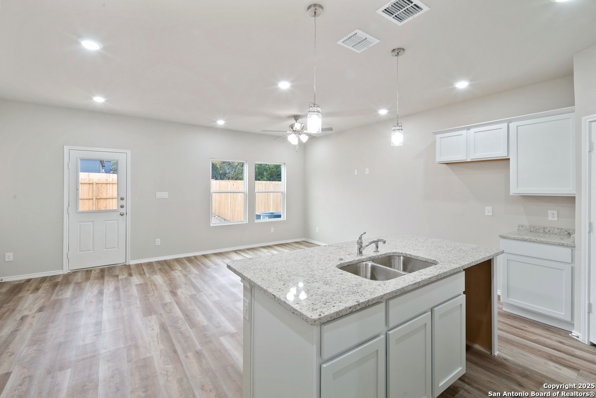 9193 DIETZ ELKHORN RD, #34, Boerne, TX 78015