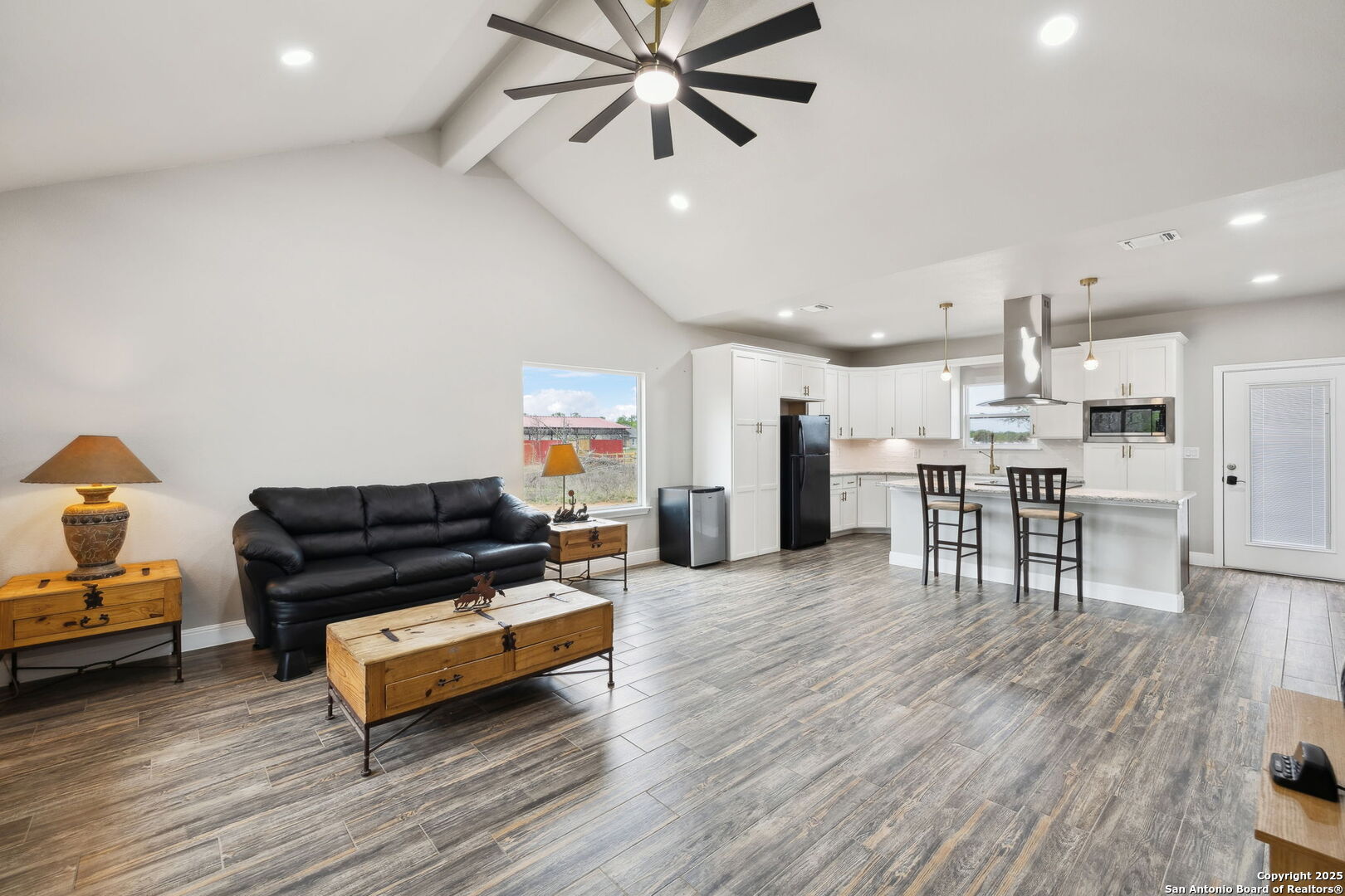 20922 KINNEY RD, Somerset, TX 78069