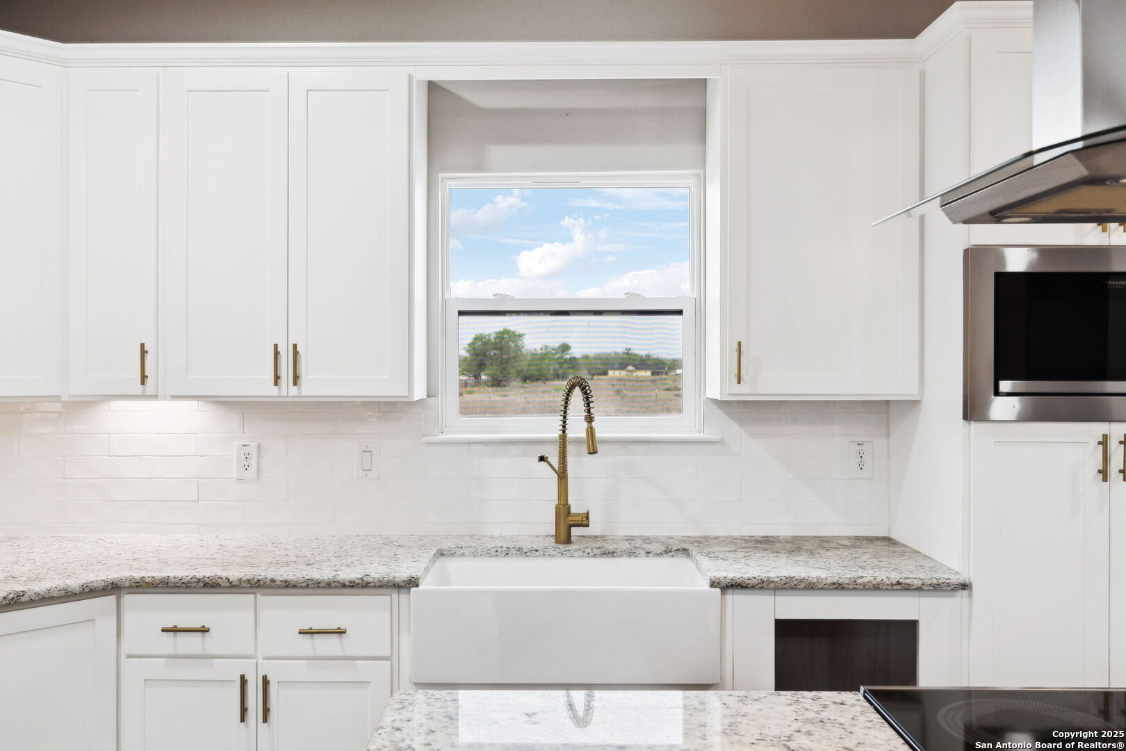 20922 KINNEY RD, Somerset, TX 78069