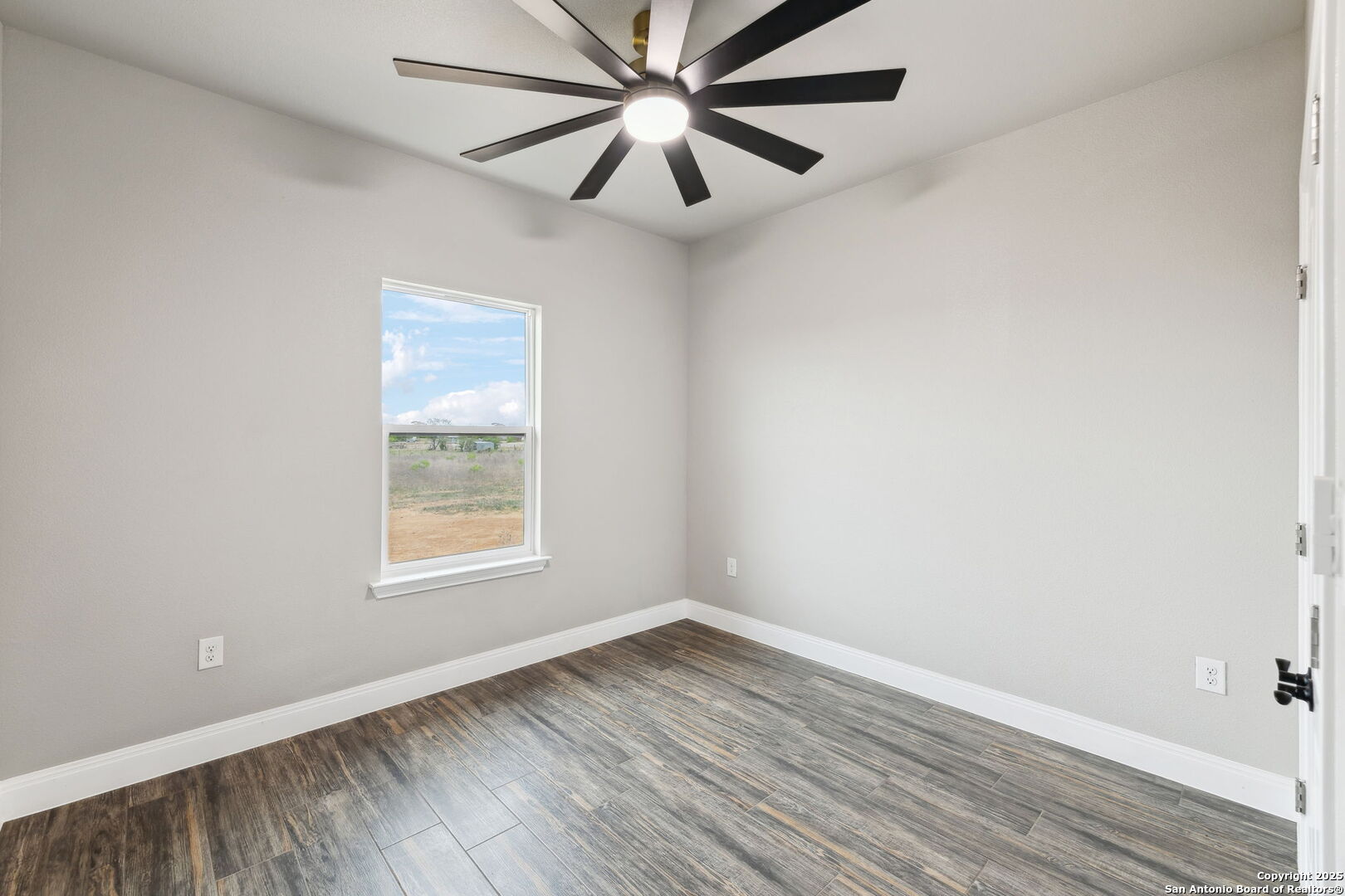 20922 KINNEY RD, Somerset, TX 78069