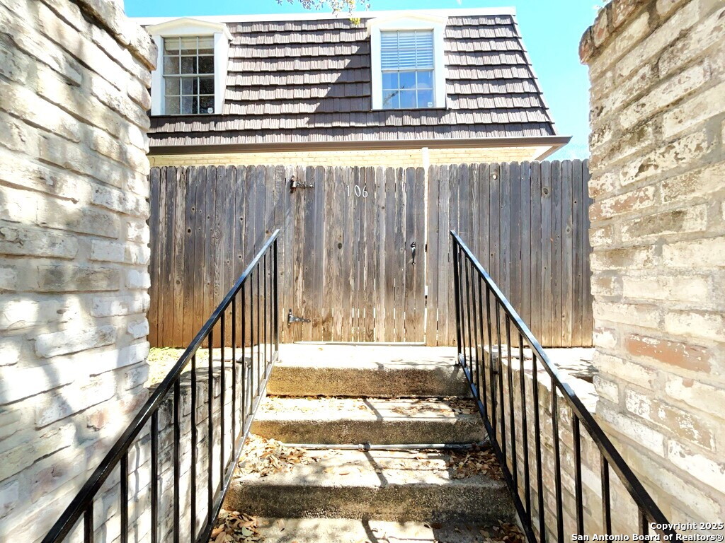 image of 8038 Broadway, San Antonio, TX 78209