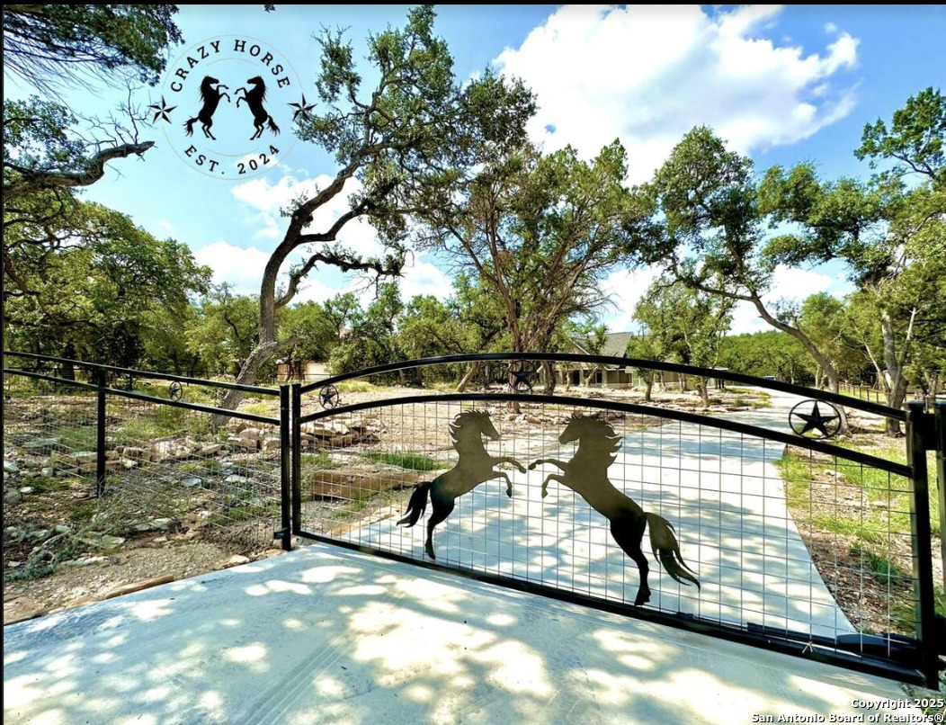Custom Gate