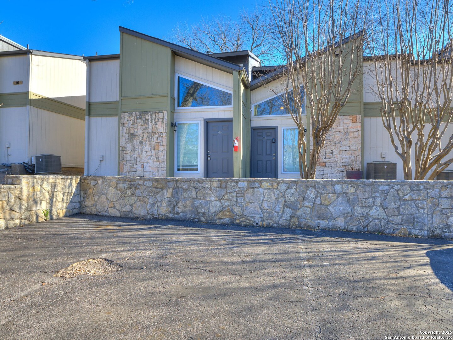 100 Lorenz Rd Listing Cover Image